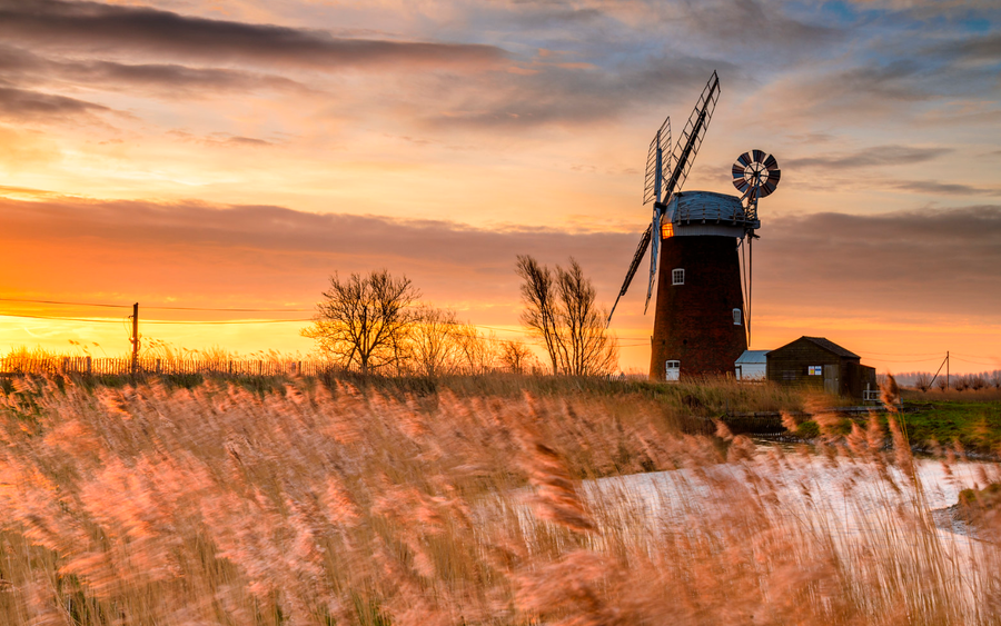 Norfolk Broads Windmill by Steve Docwra