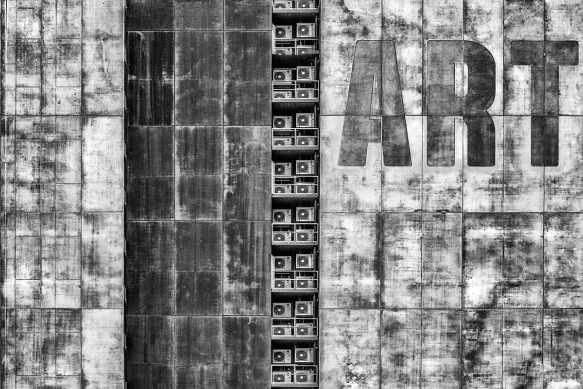 How to choose urban wall art